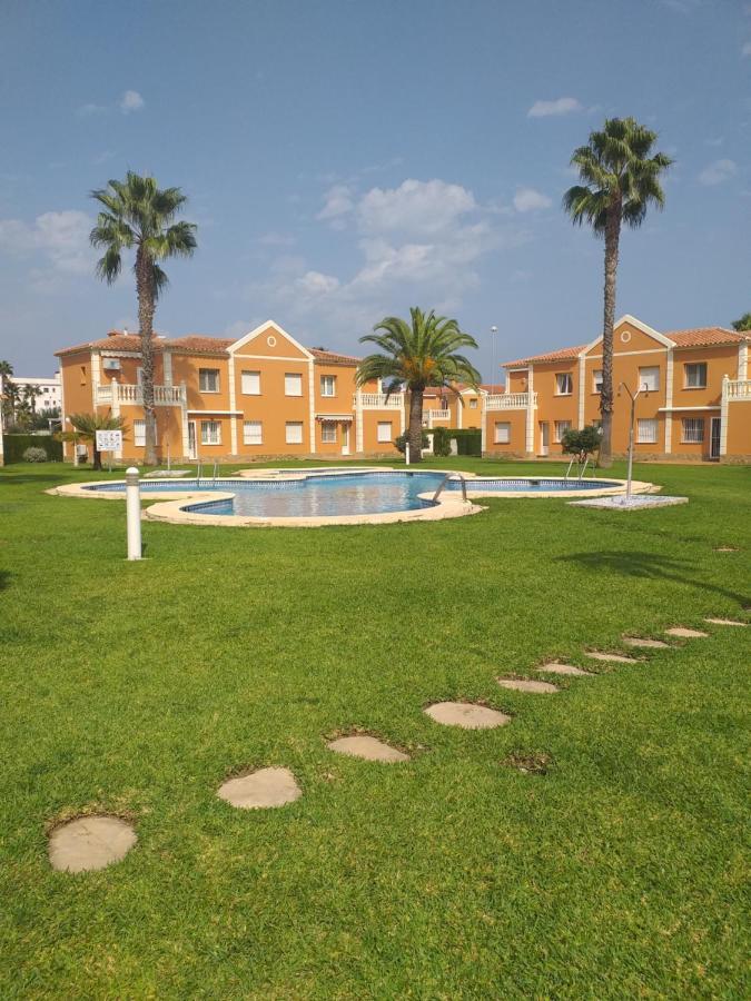 Oliva Nova Flat In Front Of Met Apartment Екстериор снимка