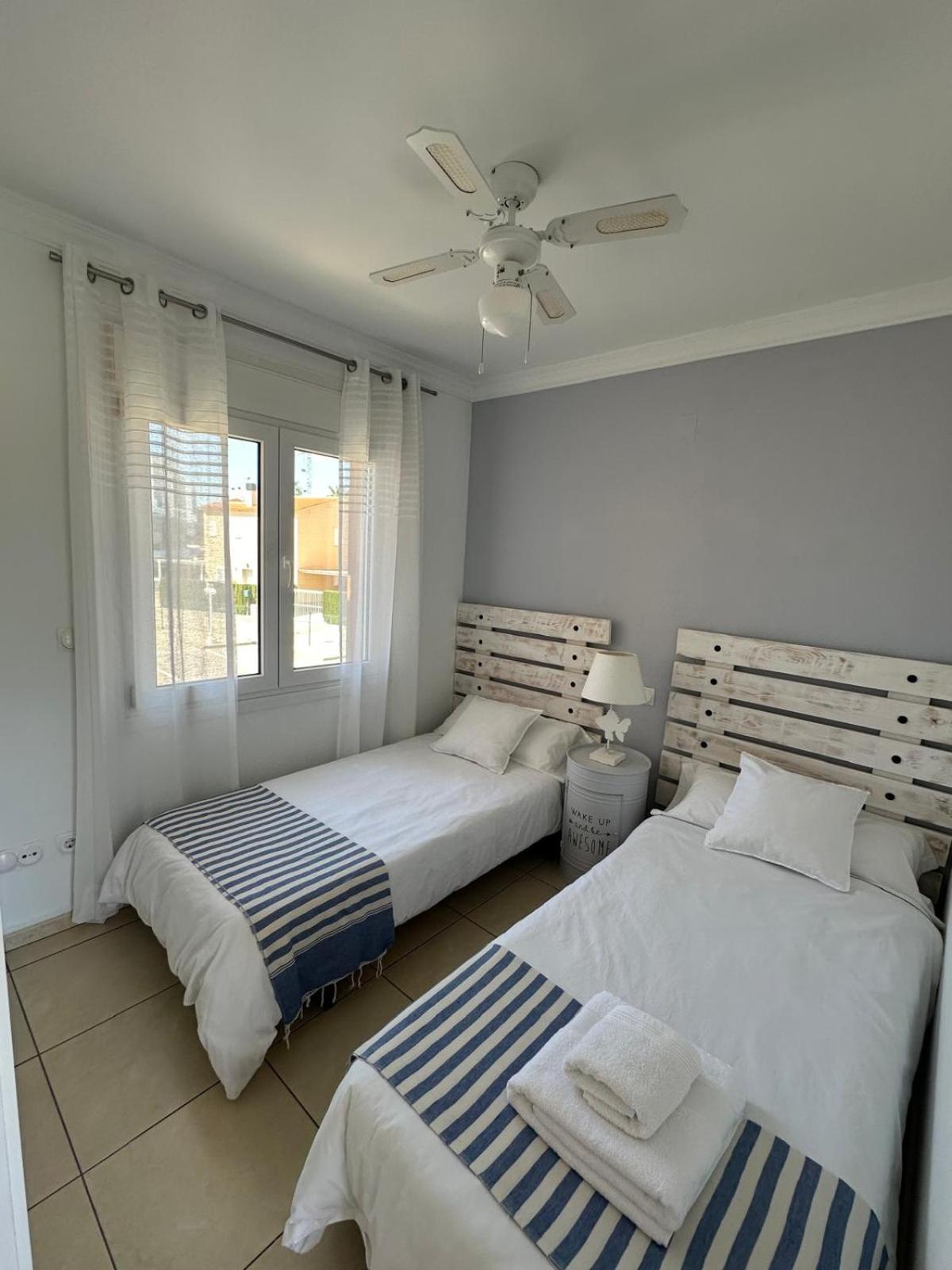 Oliva Nova Flat In Front Of Met Apartment Екстериор снимка