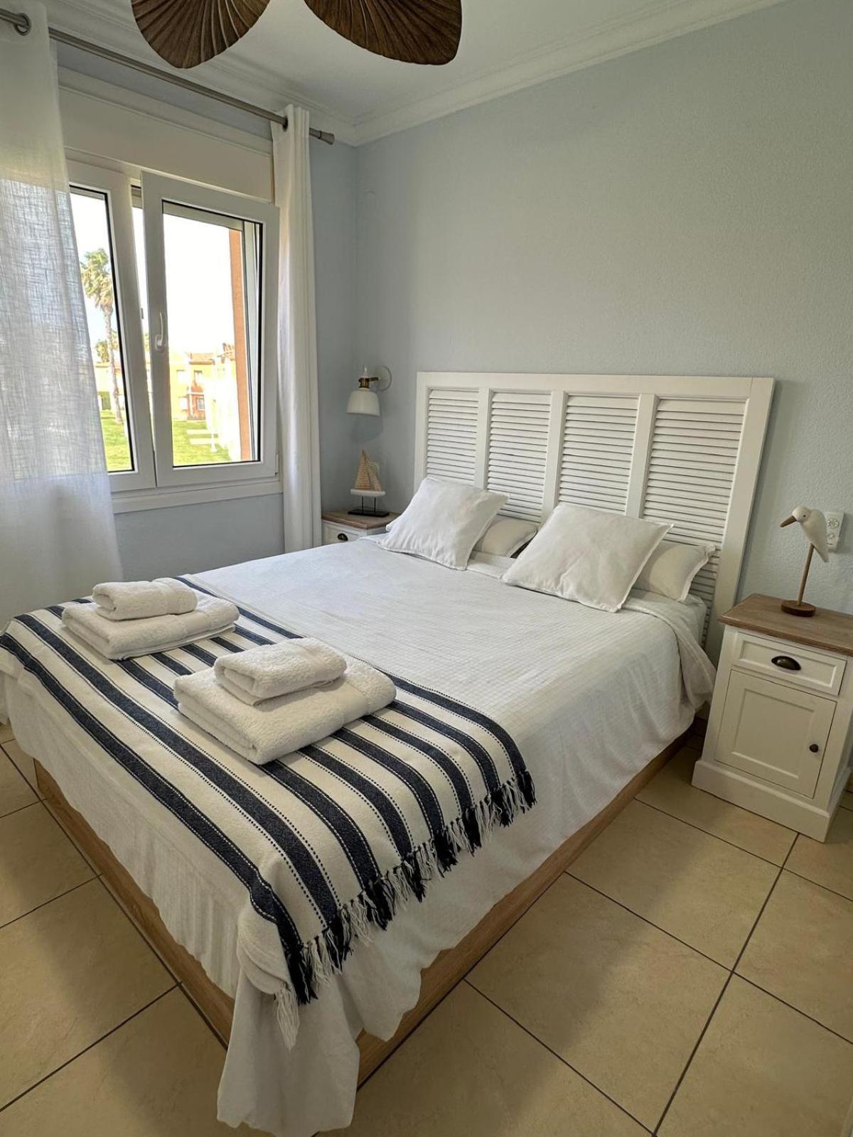 Oliva Nova Flat In Front Of Met Apartment Екстериор снимка